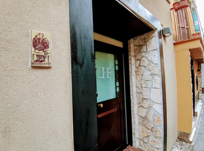 Ingresso esterno dello Studio Legale Luigi Ferrara
