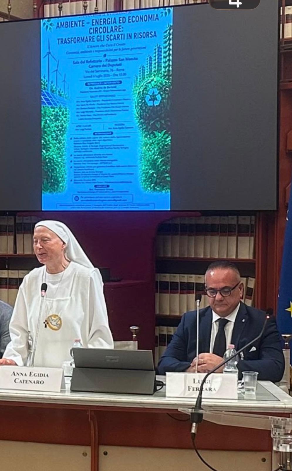 Luigi Ferrara durante il convegno su ambiente, energia ed economia circolare