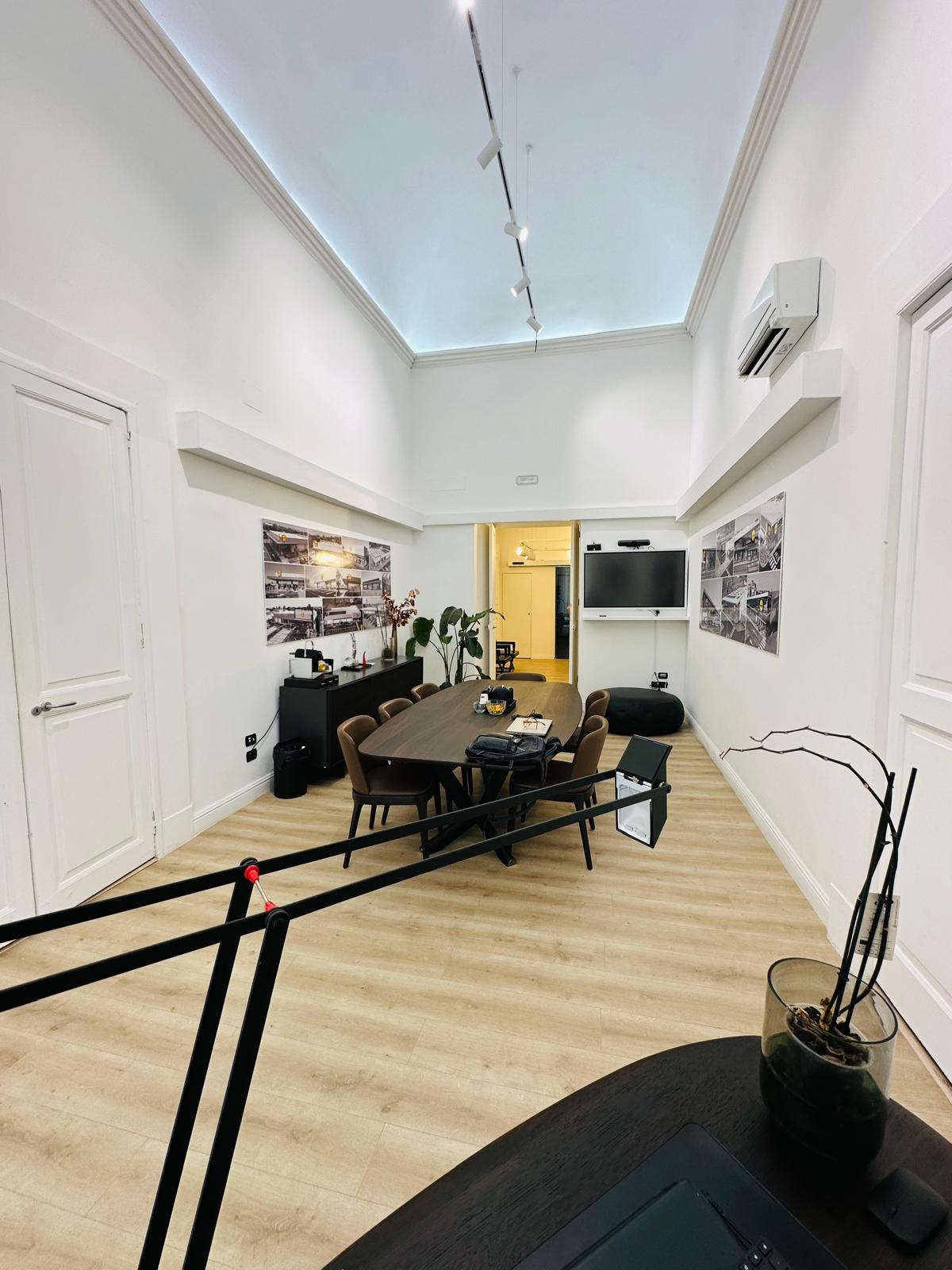 Vista completa della sala riunioni moderna
